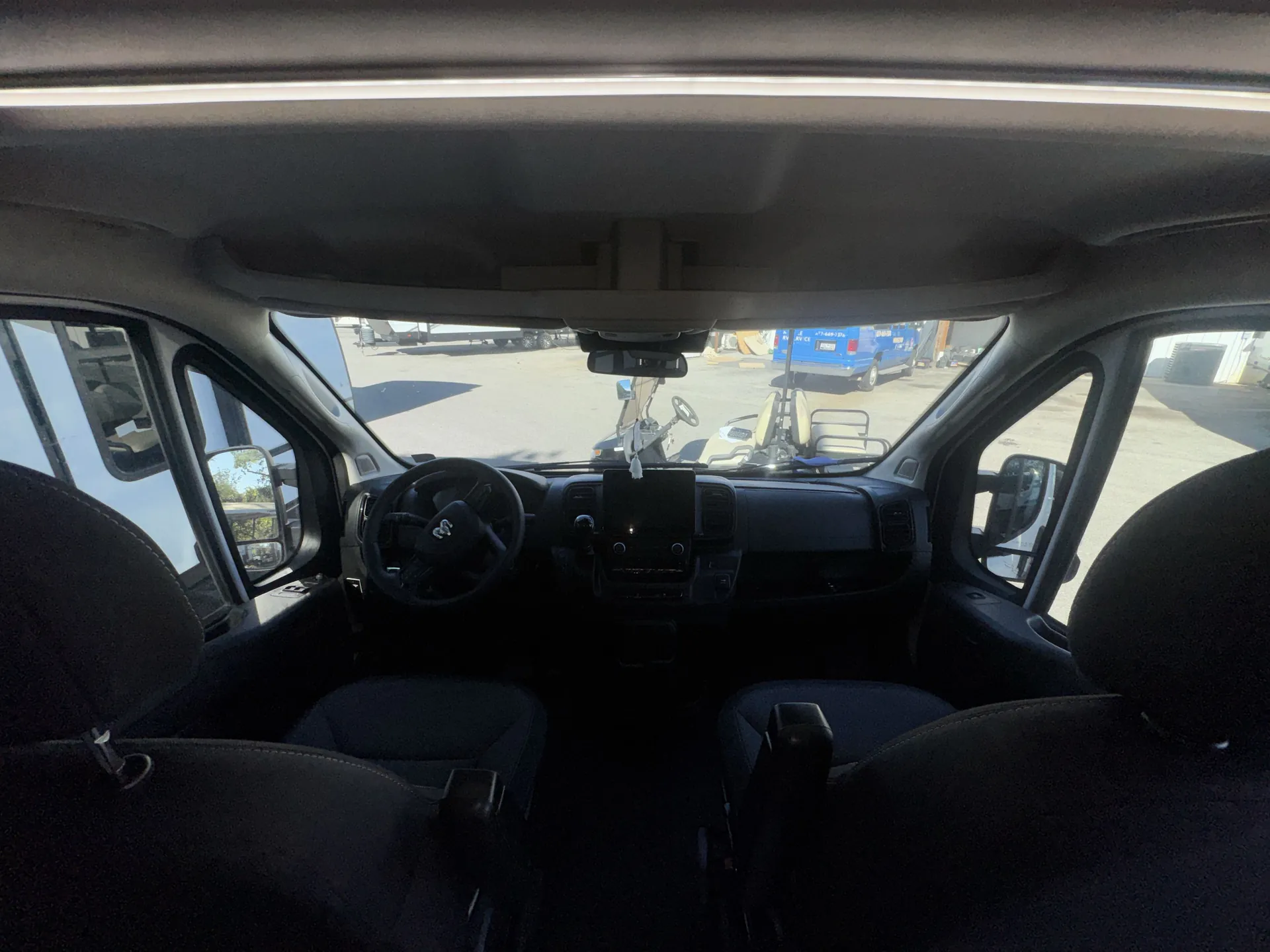 2024 Thor Motor Coach Dazzle 2JB — living area main