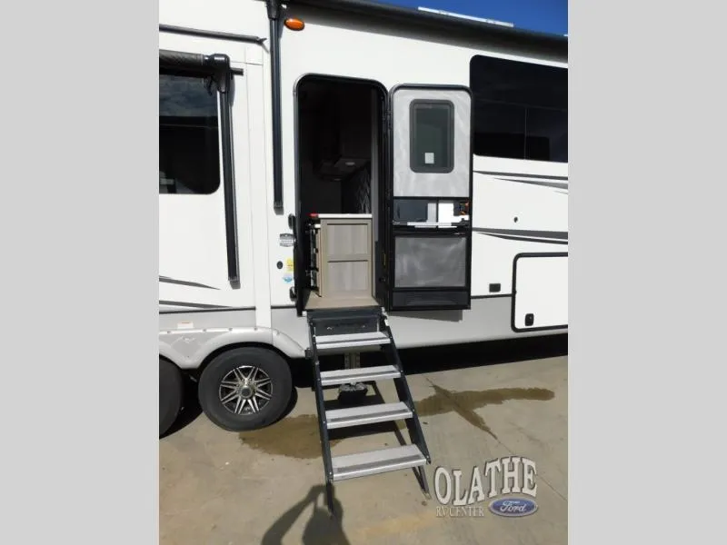 2022 Keystone Montana 3231CK - Photo 3