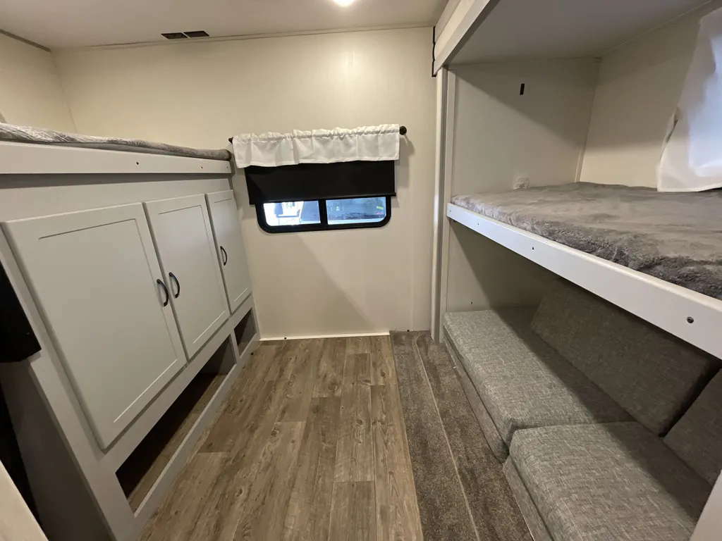 2022 Forest River Vibe 32BH, Photos photo 18