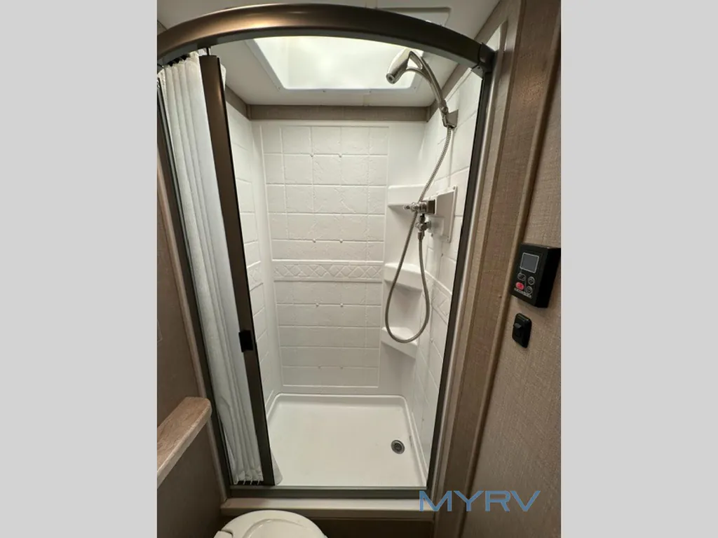 2023 Thor Motor Coach Tiburon 24FB, Photos photo 26