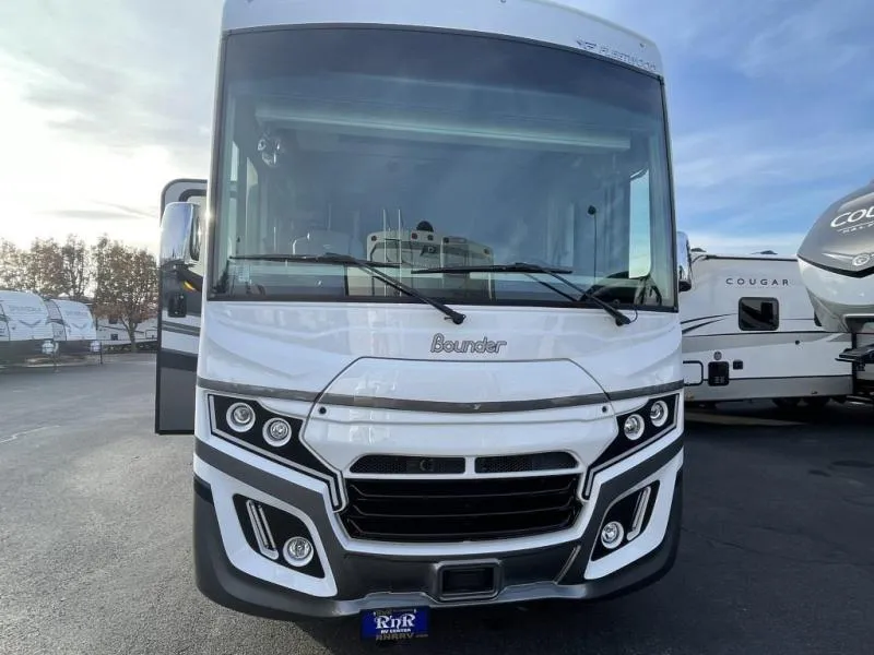 2024 Fleetwood Bounder 35K - Photo 3
