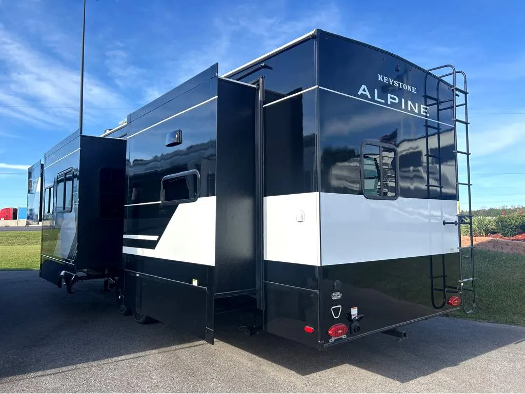 2026 Keystone Alpine Avalanche Edition 366LS - Photo 4