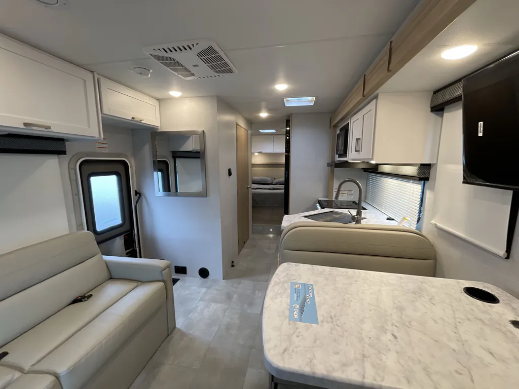 2026 Thor Motor Coach Freedom Elite 28HE, Photos photo 3