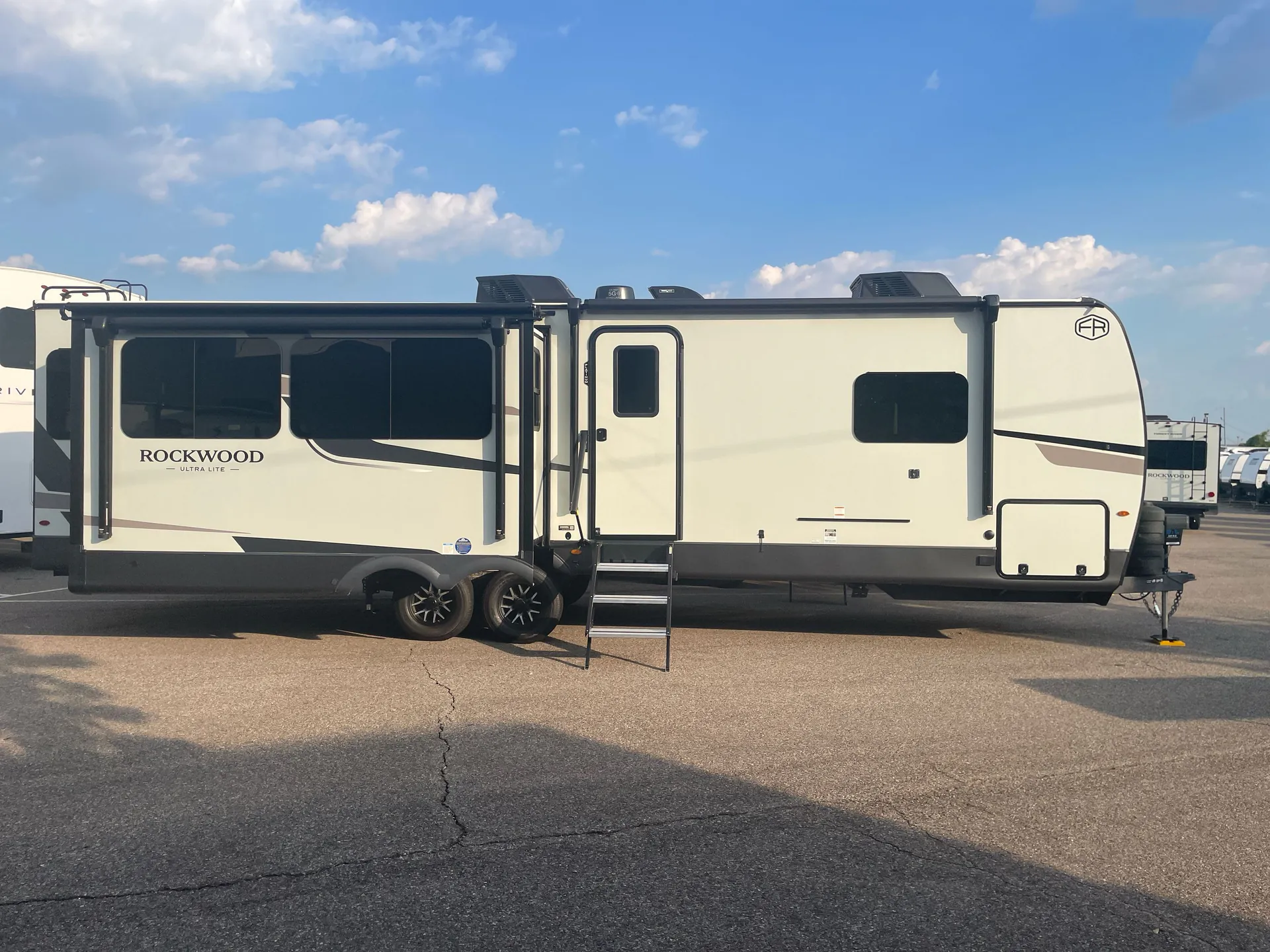 2026 Forest River Rockwood Ultra Lite 2906RL — off campside