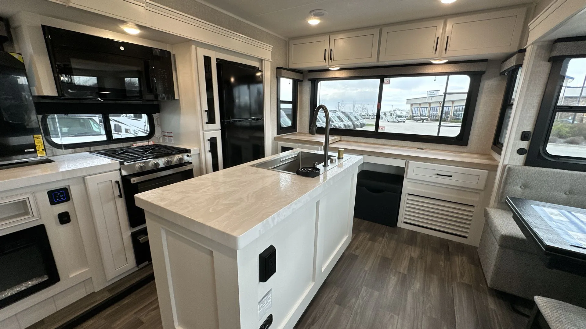 2025 Jayco Eagle HT 320MKTS - Photo 3