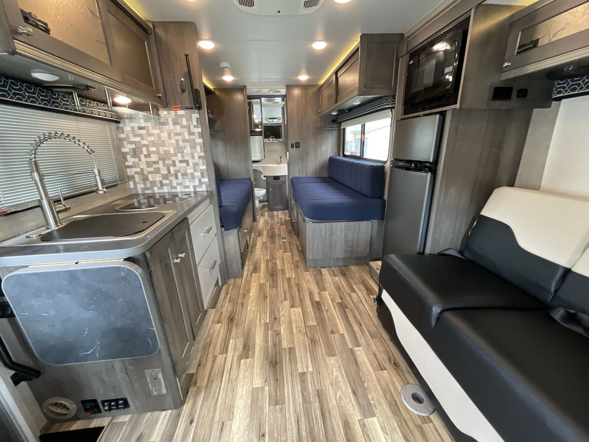 2017 Winnebago Fuse 23A — living area main