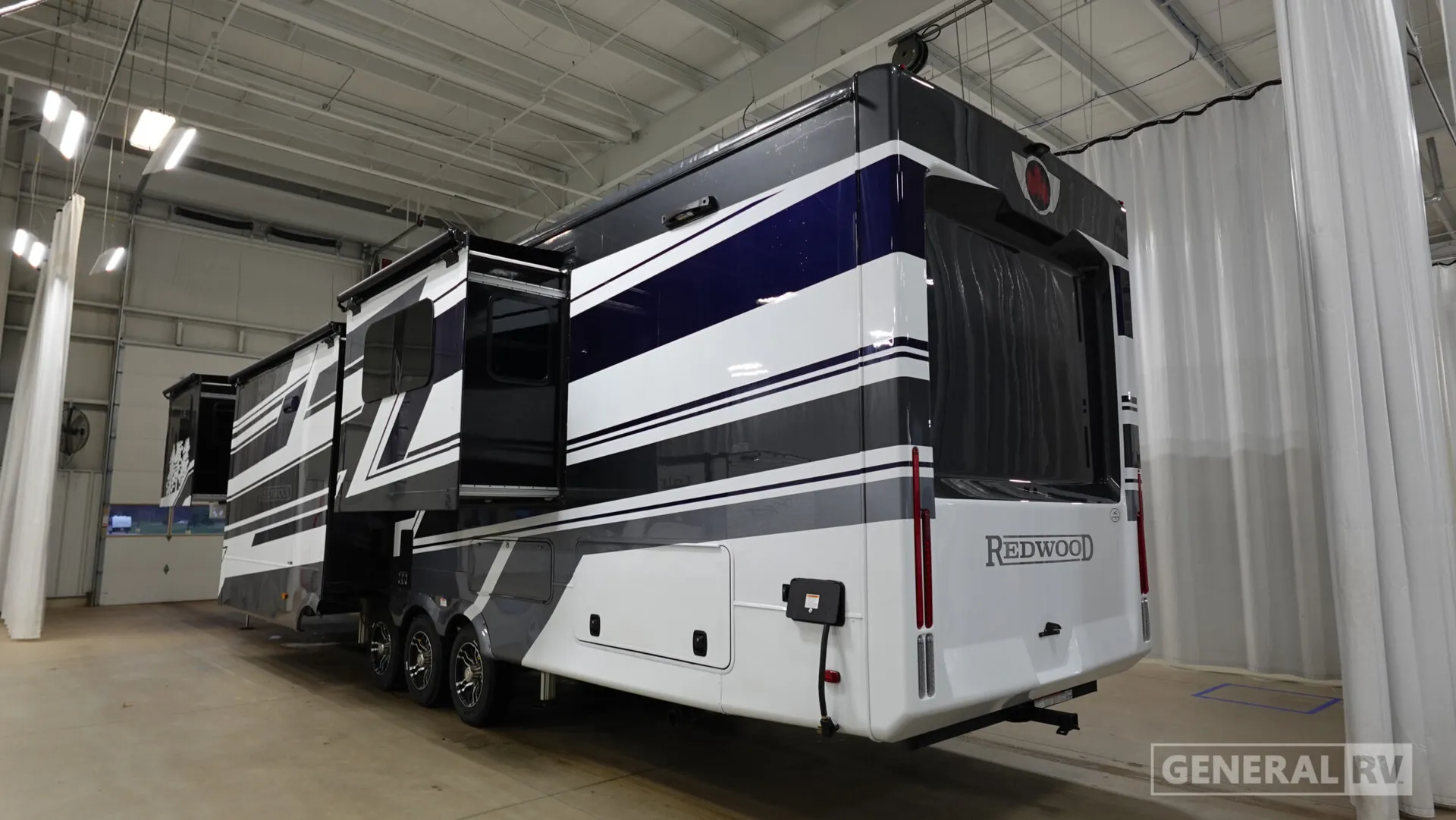 2026 Crossroads RV Redwood 420FL - Photo 4