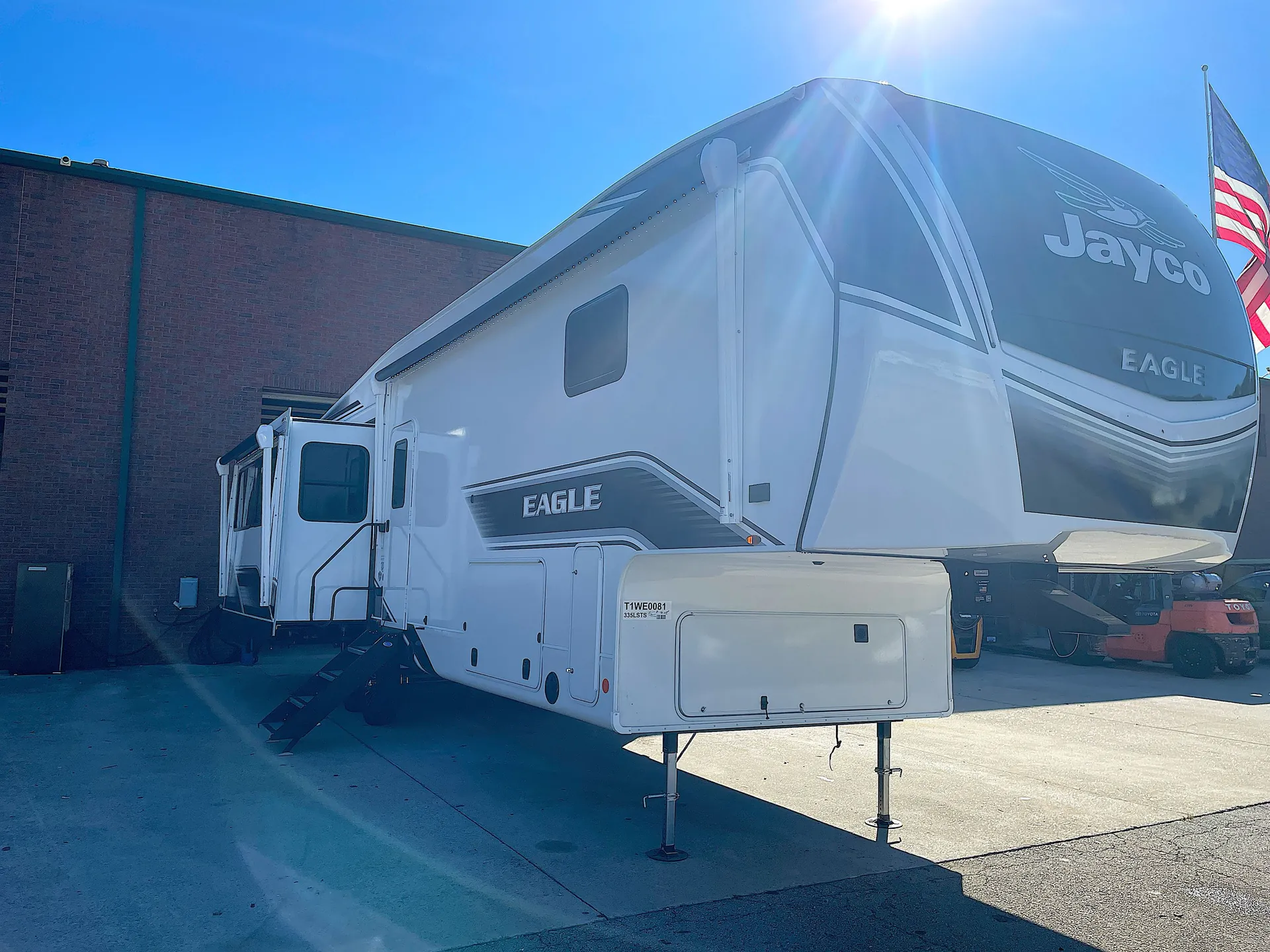 2026 Jayco Eagle 335LSTS - Photo 2