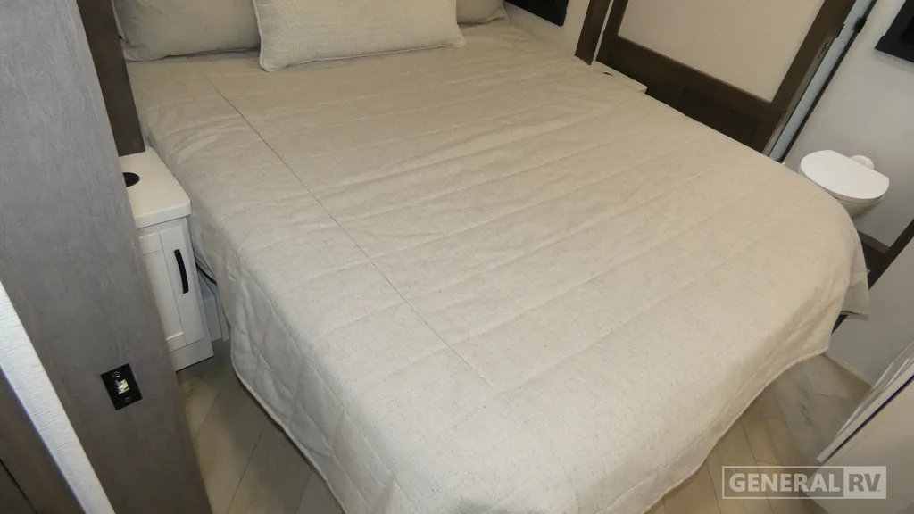 2027 Entegra Coach Accolade 37K, Photos photo 24