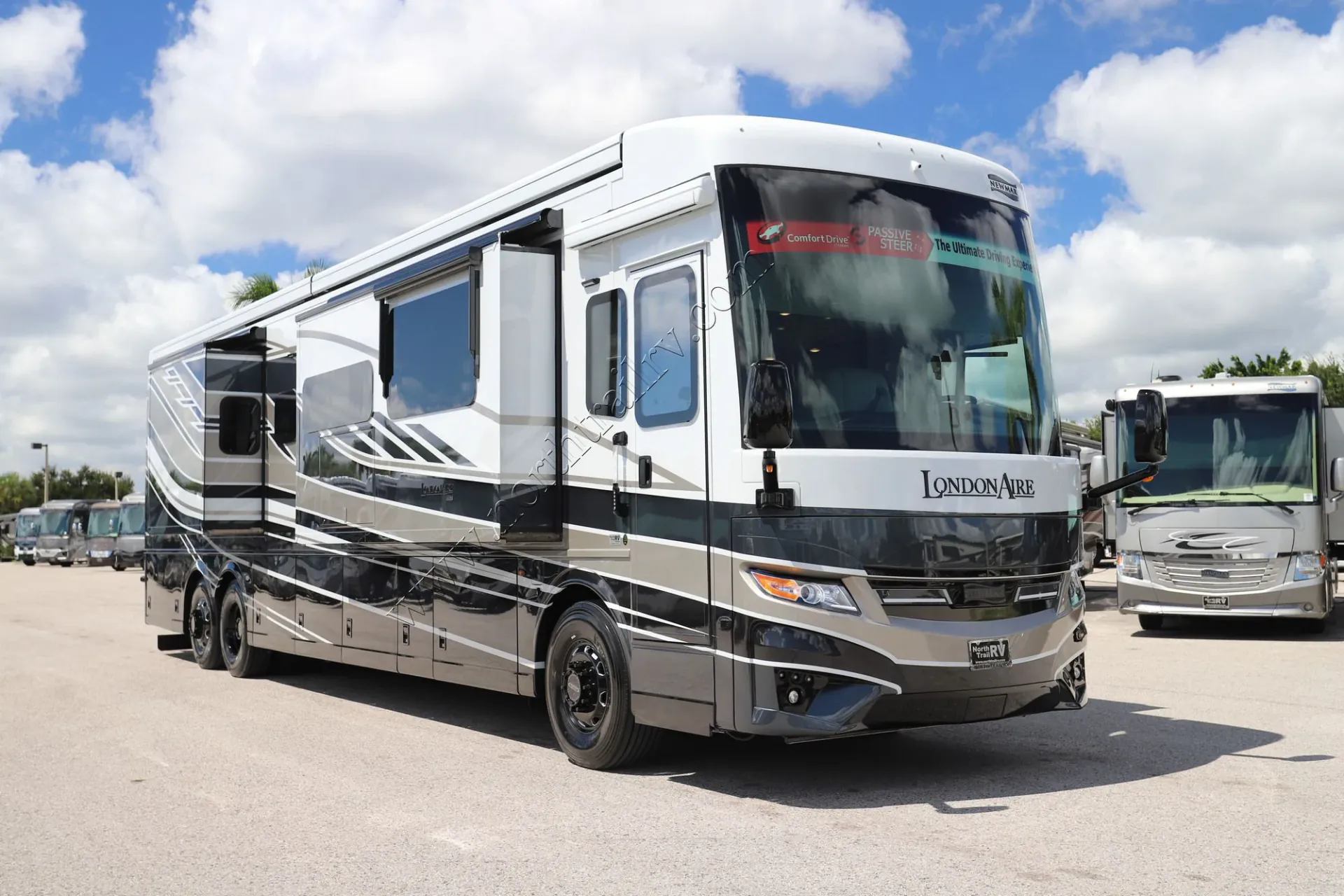 2027 Newmar London Aire 4595 - Photo 3