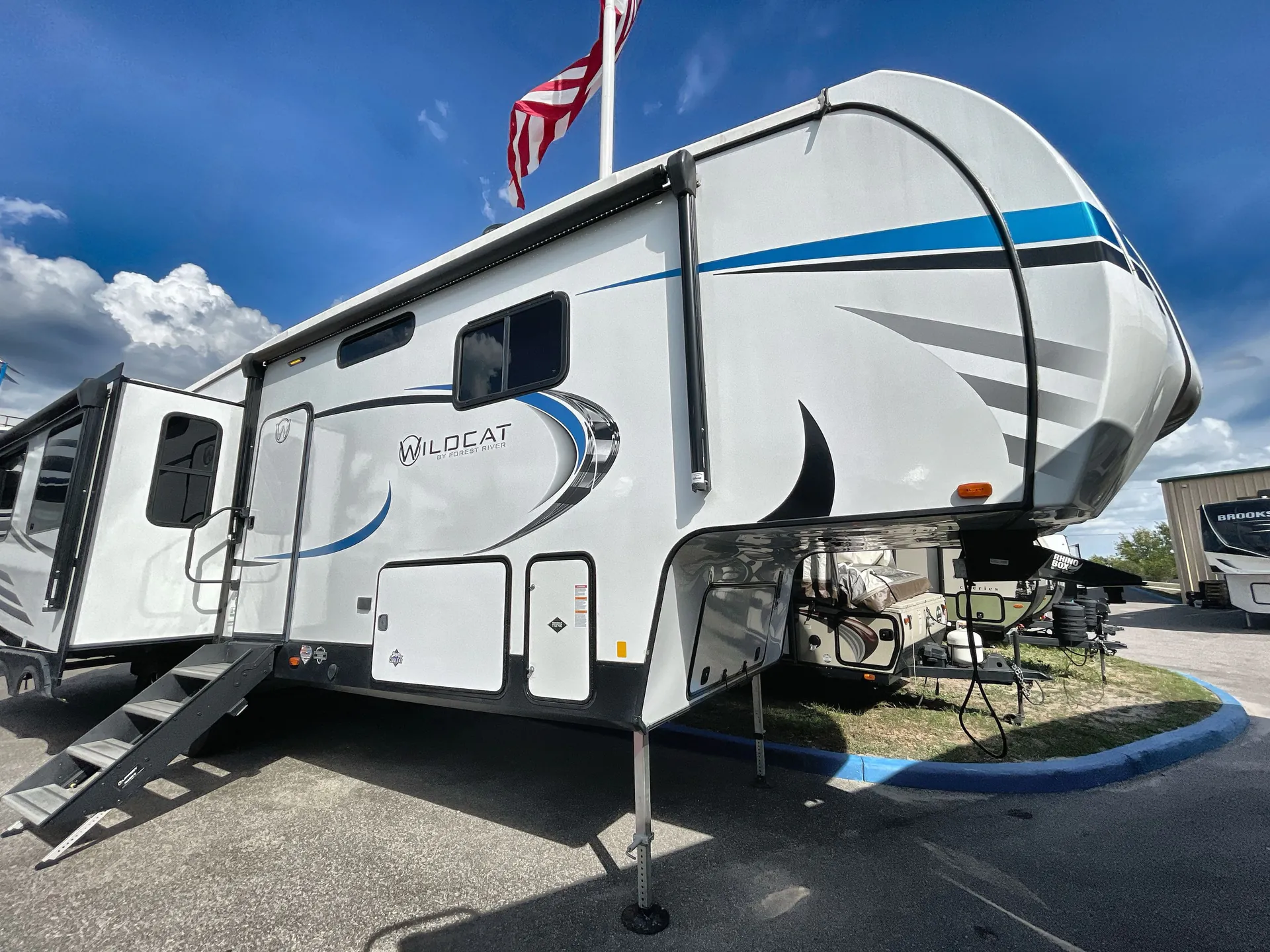 2022 Forest River Wildcat 333RLBS - Photo 2