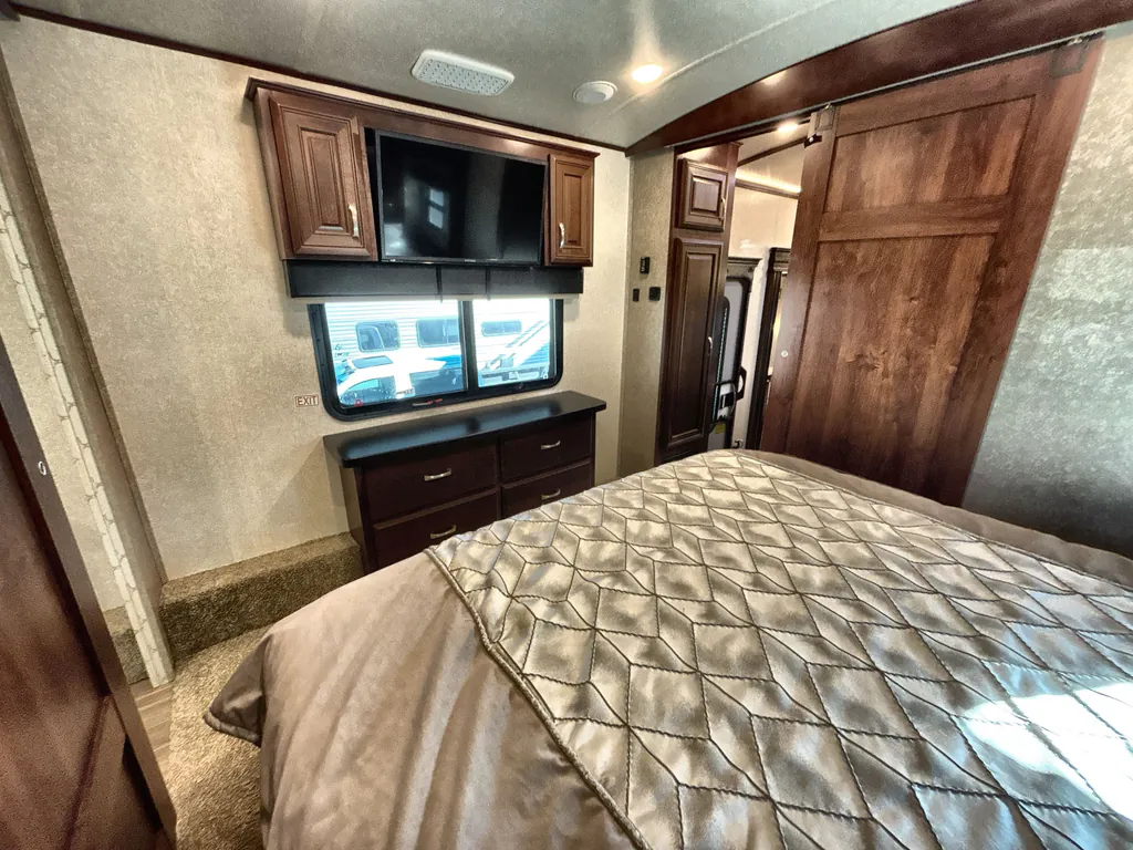 2018 Jayco Pinnacle 36FBTS, Photos photo 16