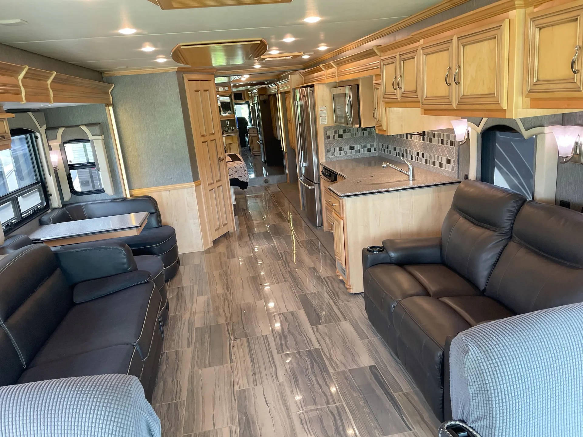 2015 Newmar Ventana 4002 — living area main
