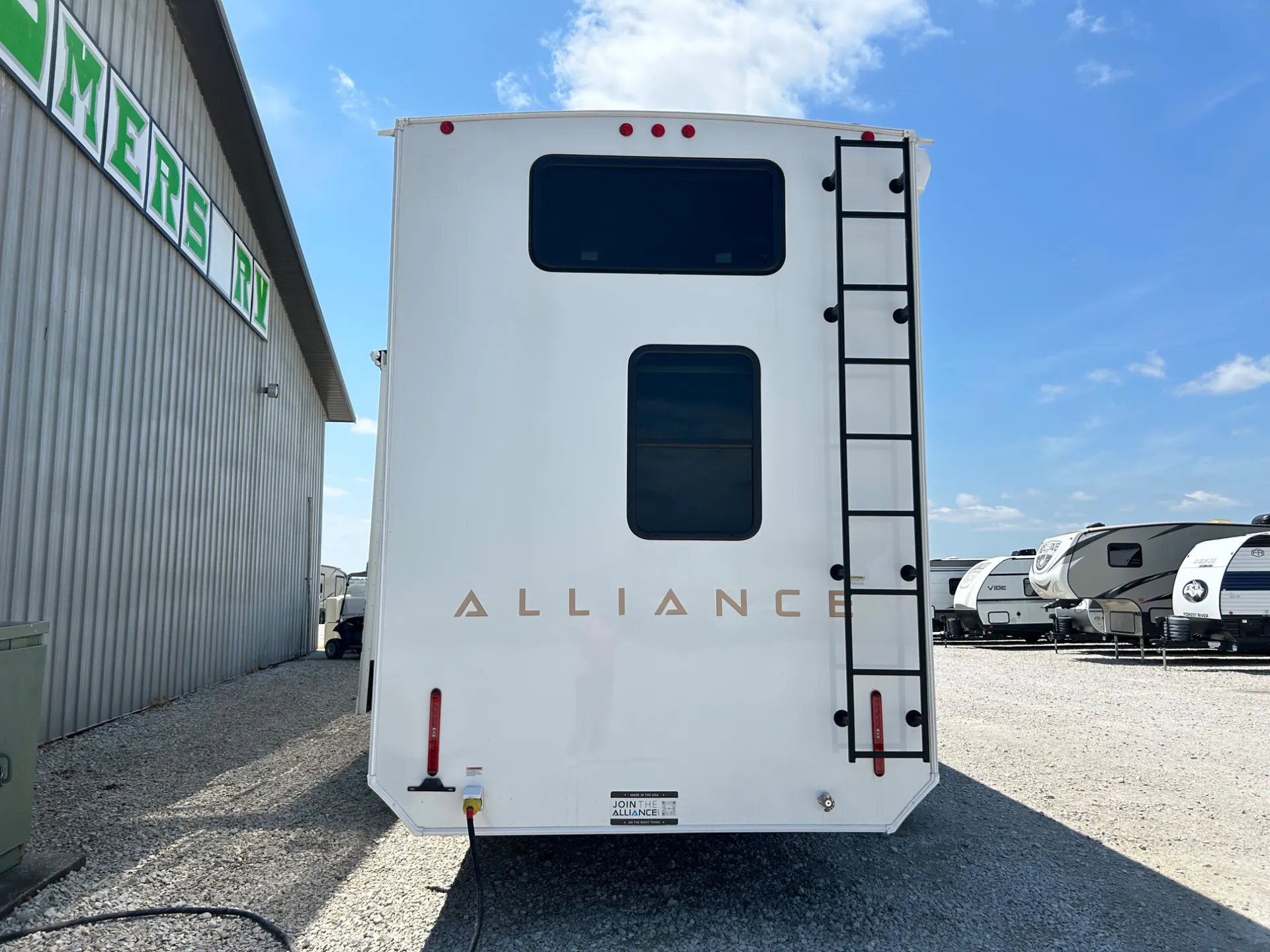2025 Alliance RV Benchmark 44LFT - Photo 4
