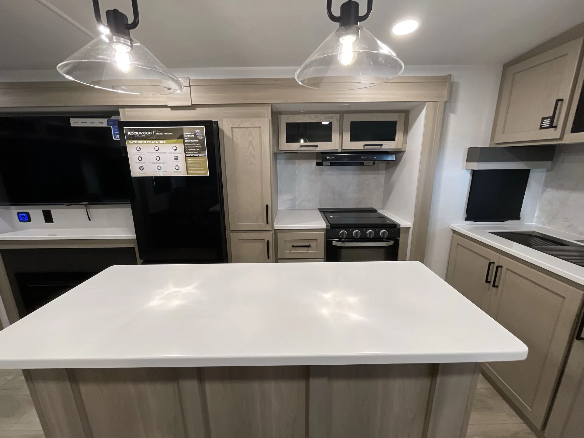 2026 Forest River Rockwood Ultra Lite 2906RL — off campside