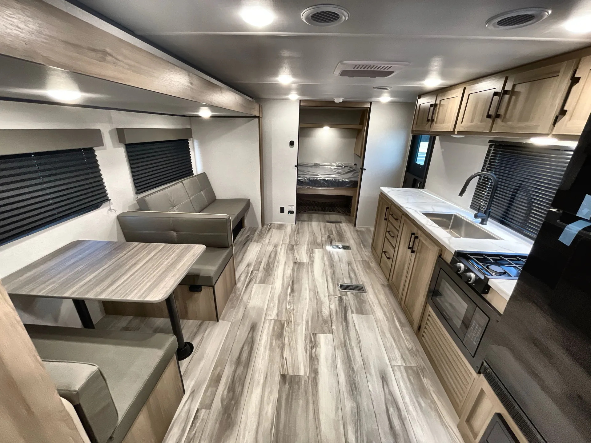 2025 Keystone Coleman Light 26BX — entertainment center