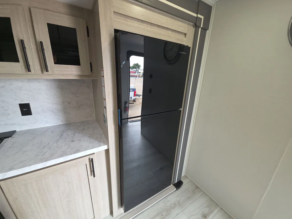 2027 East to West Della Terra 272RL, Photos photo 9