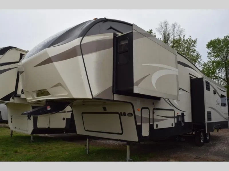 2017 Keystone Cougar 327RLK - Photo 2
