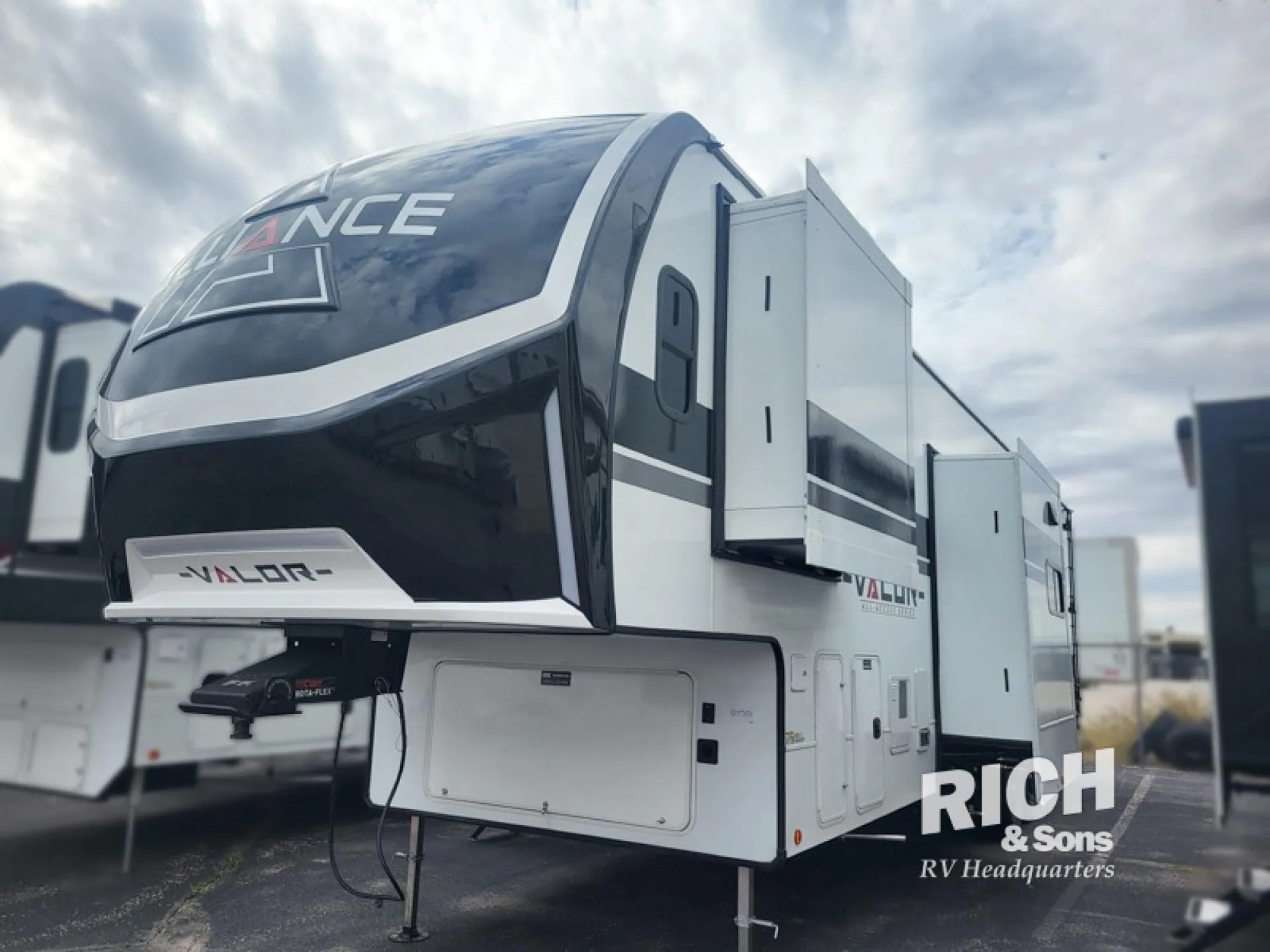 2026 Alliance RV Valor 35A14 - Photo 3