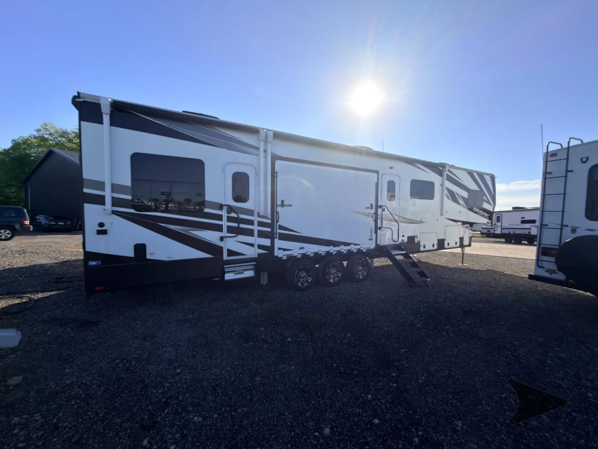 2023 Jayco Seismic Luxury Series 4113 - Photo 3