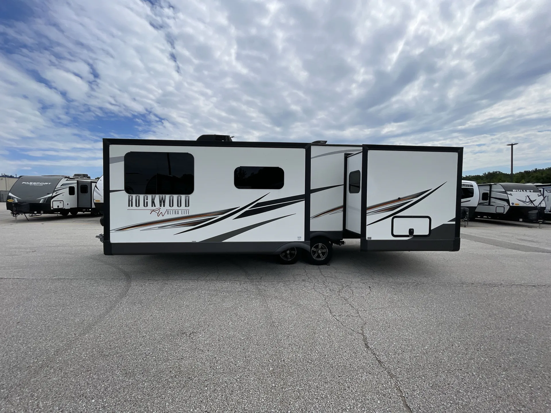 2022 Forest River Rockwood Ultra Lite 2608BS — off campside