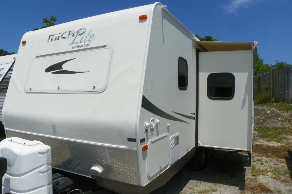 2015 Forest River Flagstaff Micro Lite 21DS - Photo 3