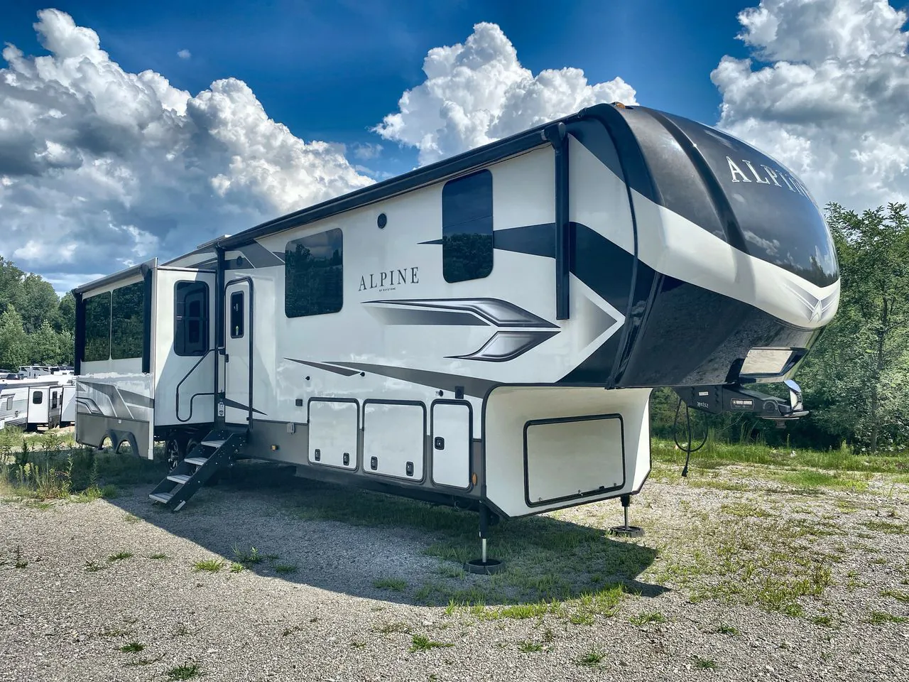 2022 Keystone Alpine 3700FL dealer photo 1 from Blue Compass RV