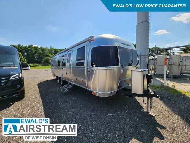 2025 Airstream Flying Cloud 30FB Bunk - Photo 2