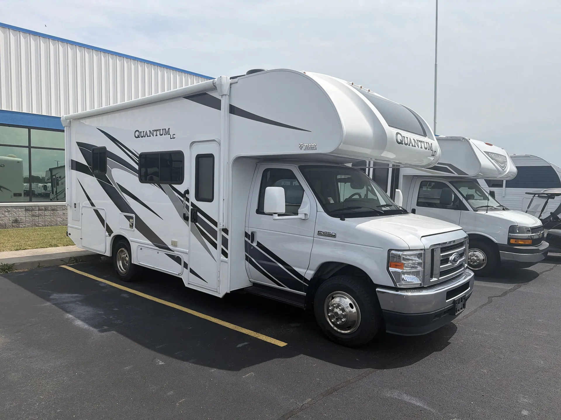 2022 Thor Motor Coach Quantum LC25 - Photo 2