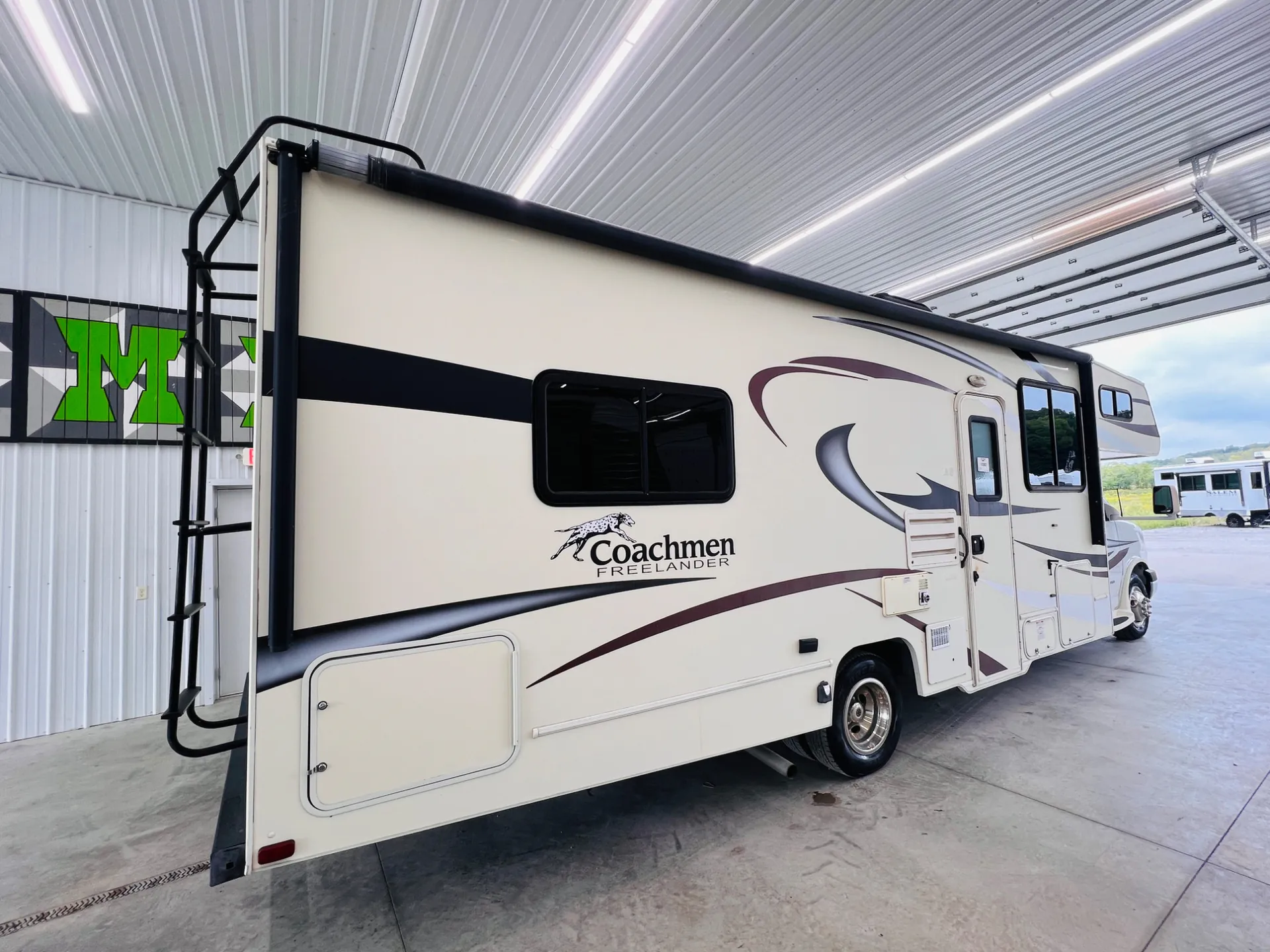 2016 Coachmen Freelander 27QB - Photo 3