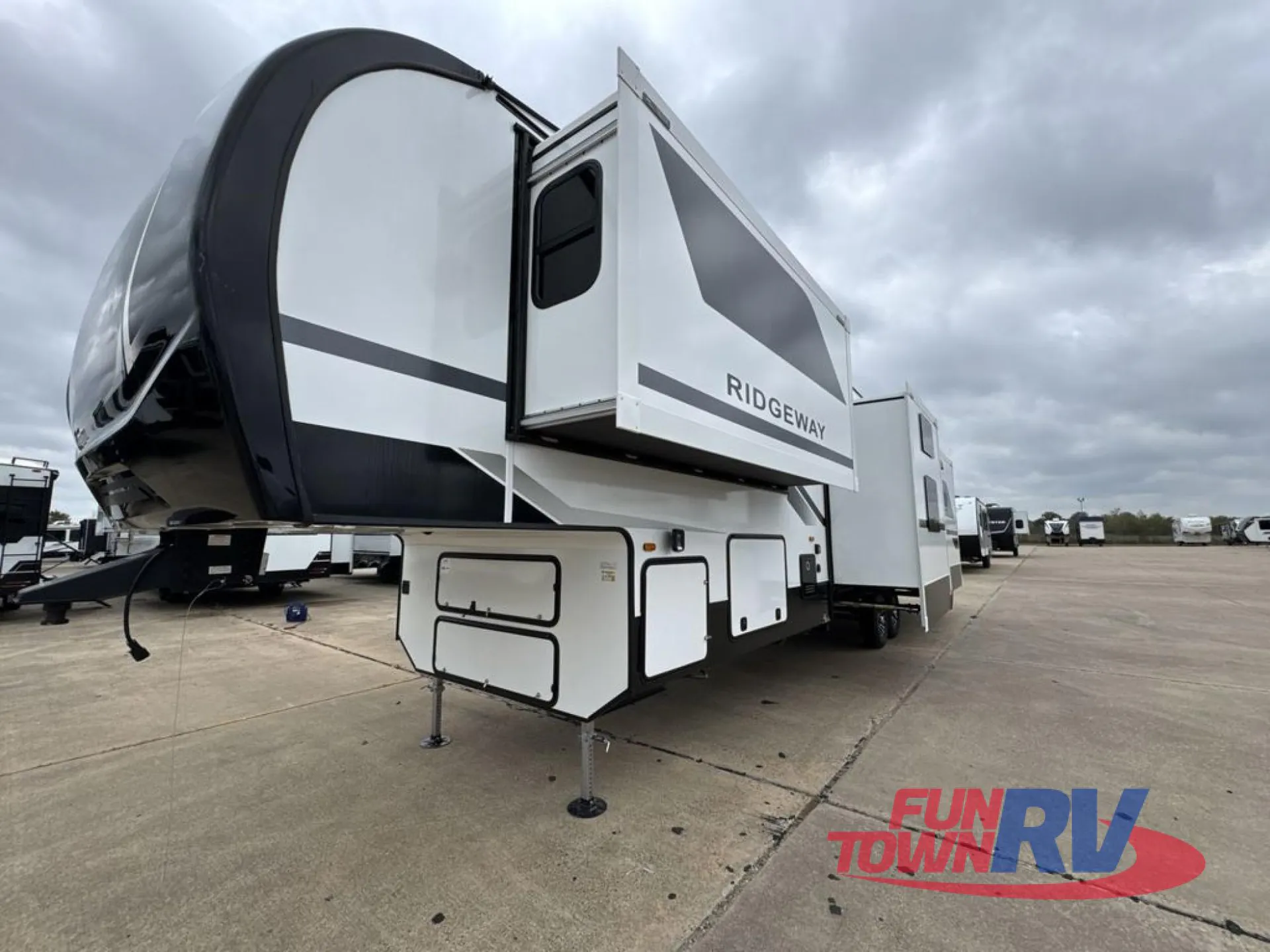 2026 K-Z Ridgeway 36MB - Photo 4