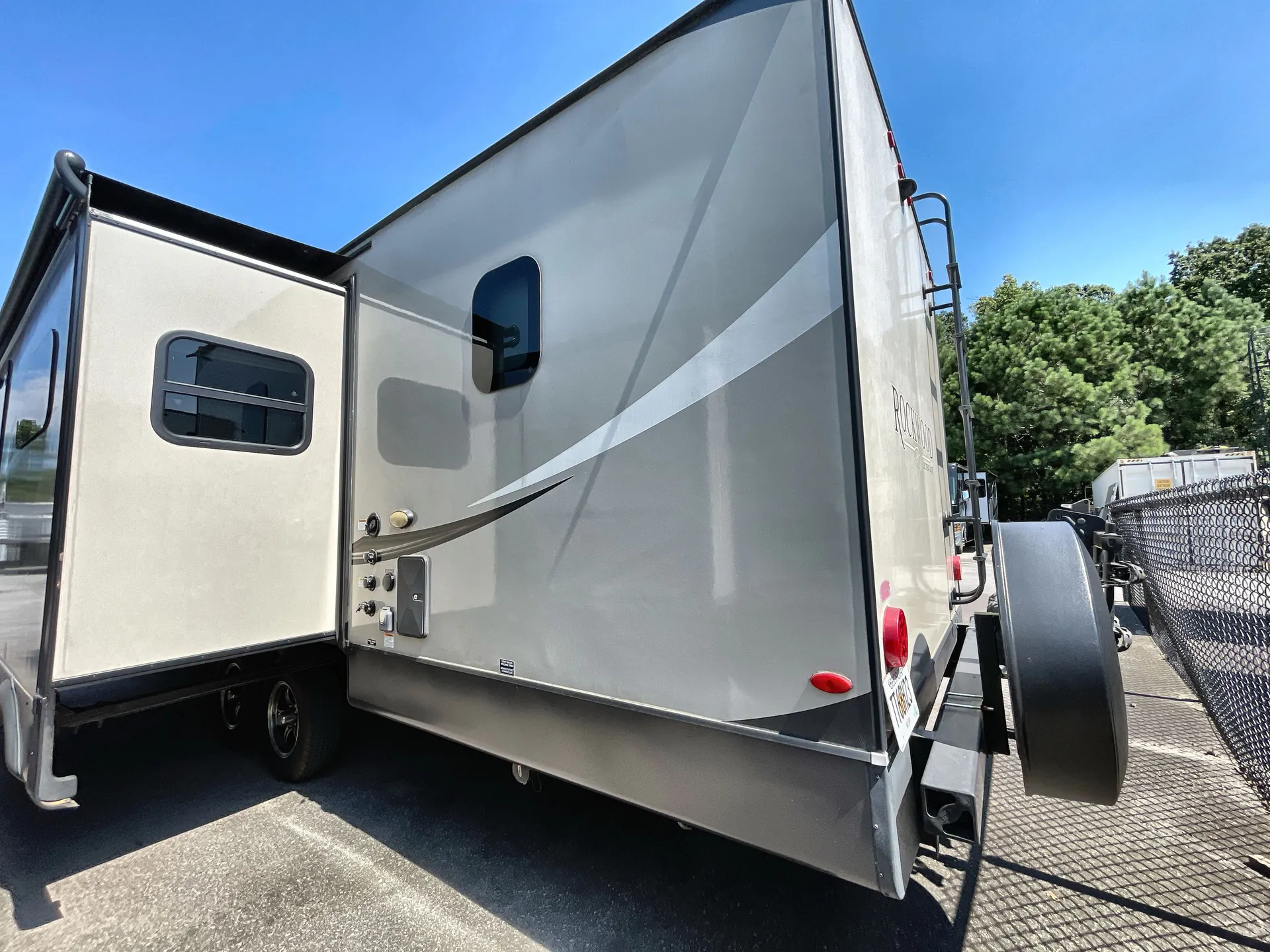 2020 Forest River Rockwood Ultra Lite 2706WS — living area main