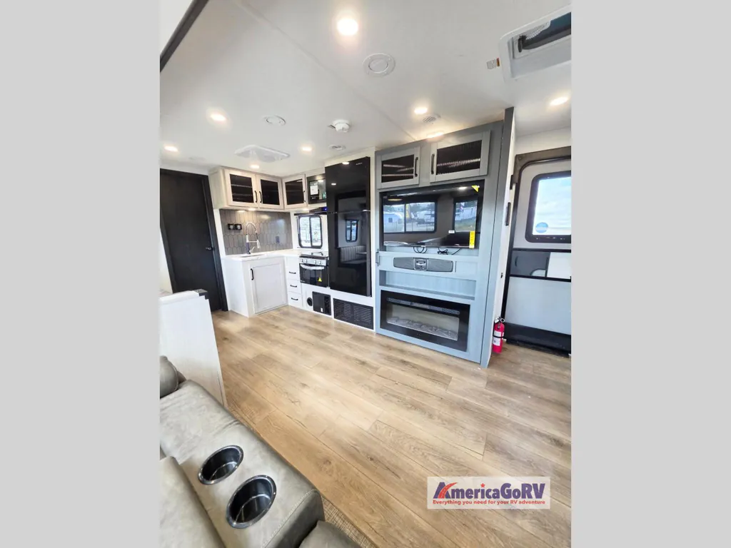 2027 Forest River Solaire 3150TBSS, Photos photo 16