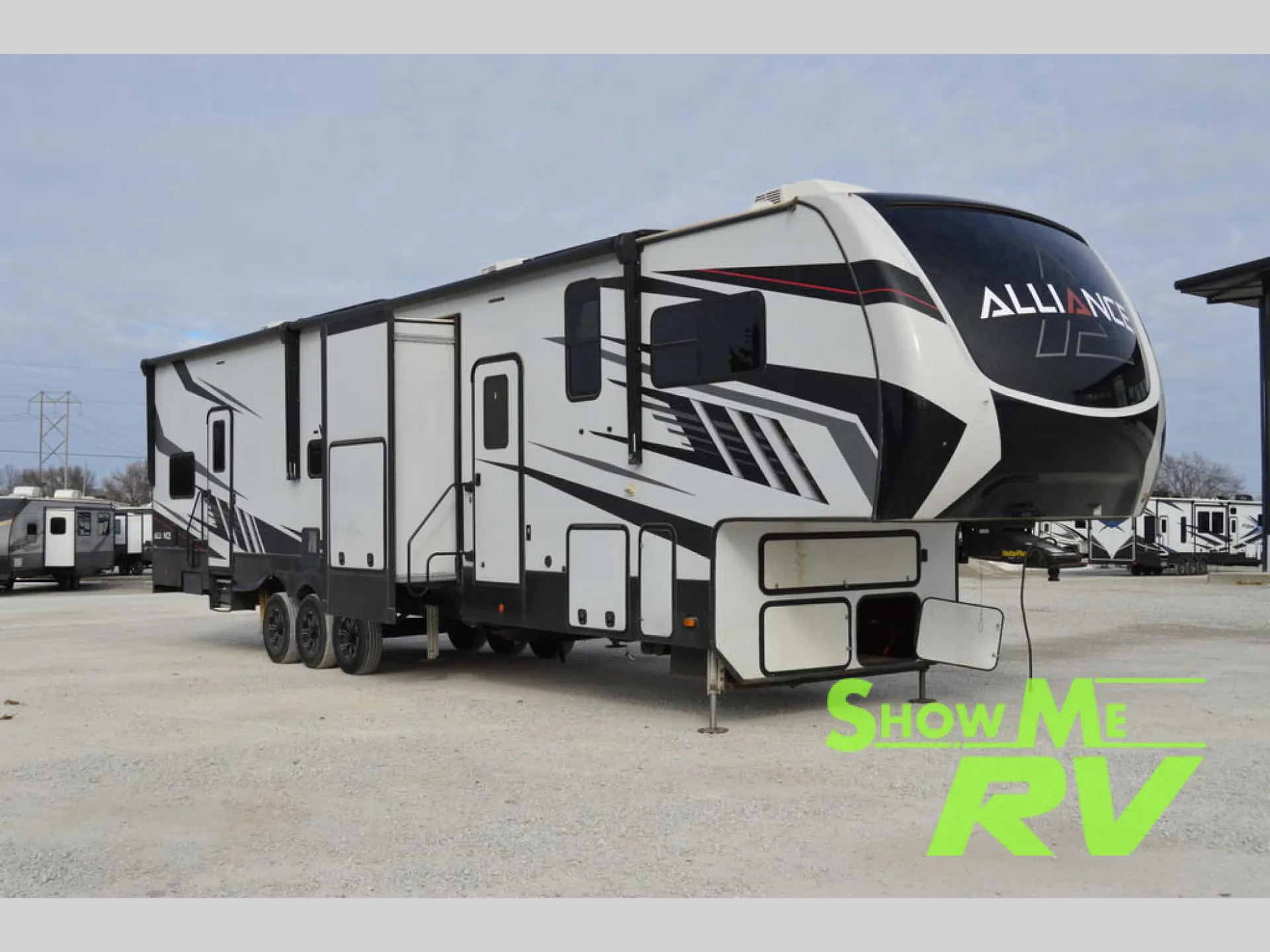 2021 Alliance RV Valor 40V13 - Photo 2