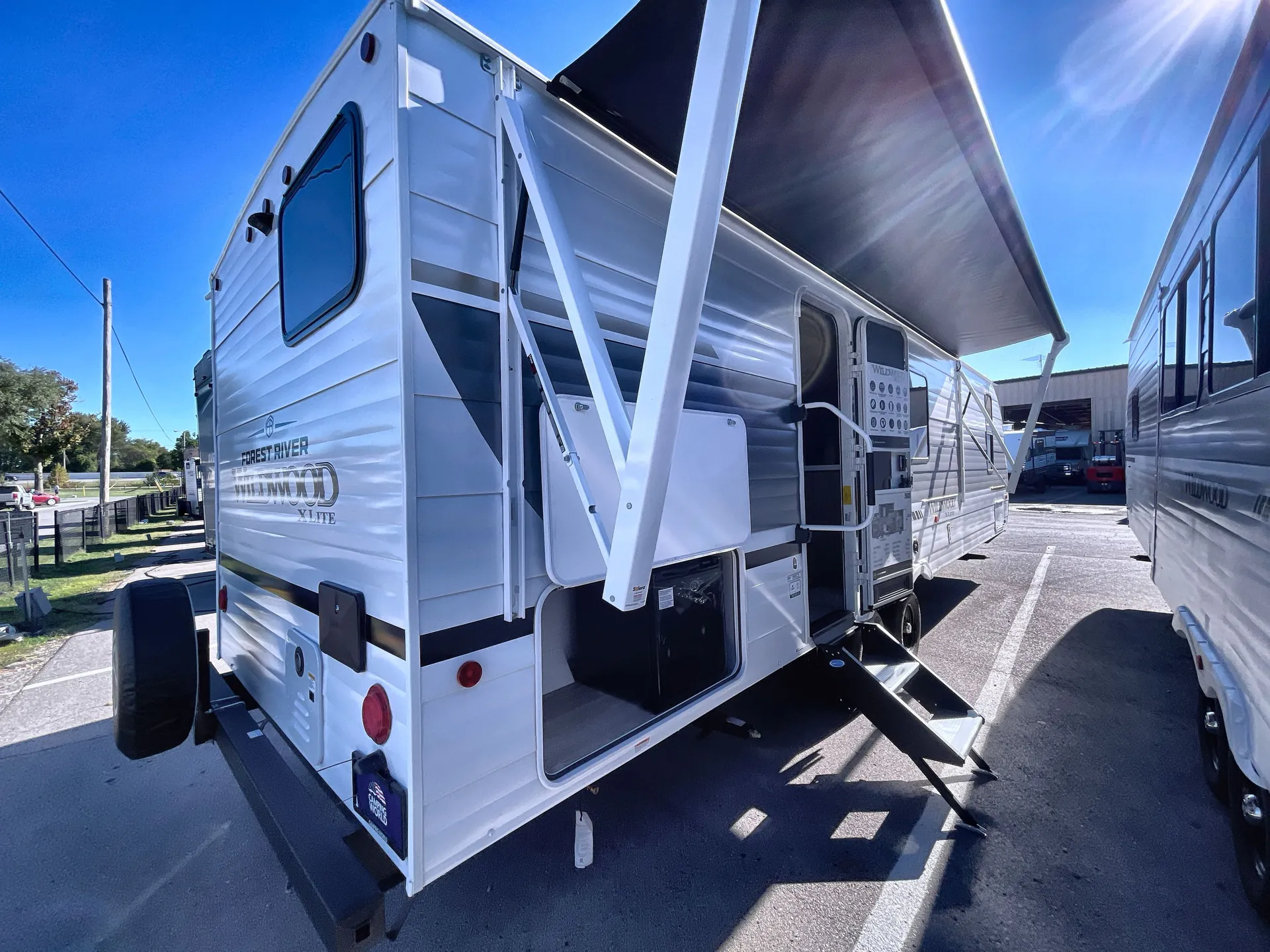 2026 Forest River Wildwood X-Lite 26ICE — off campside