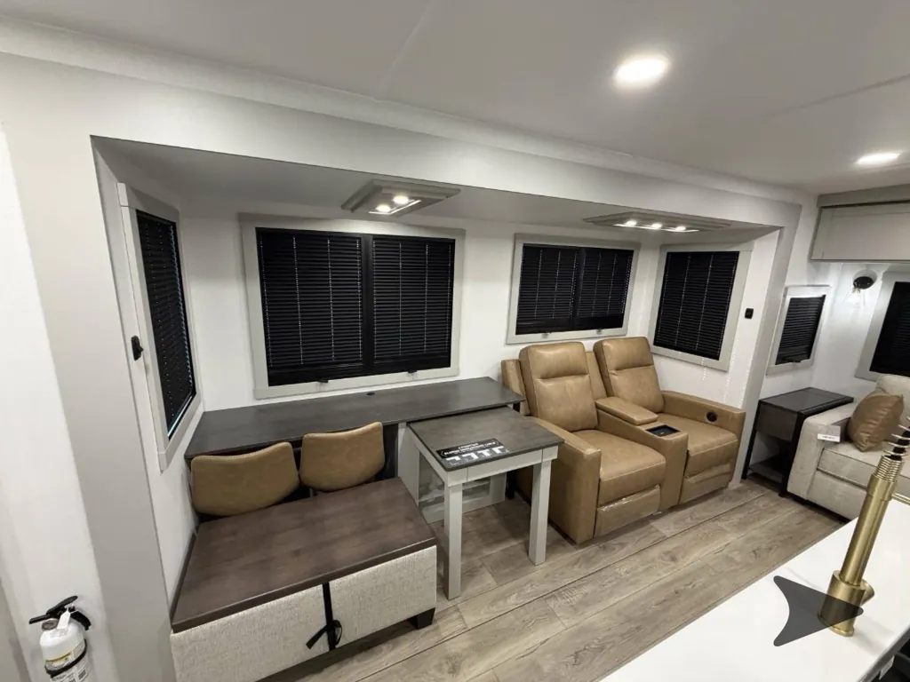2026 Brinkley Model Z Air 297, Photos photo 5