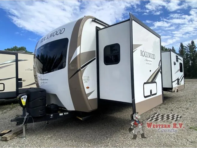 2019 Forest River RV Rockwood Signature Ultra Lite 8329SS - Photo 4