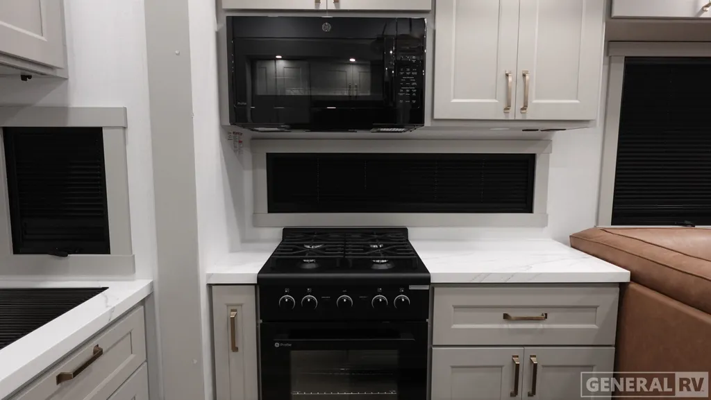 2026 Brinkley Model G 3950, Photos photo 6