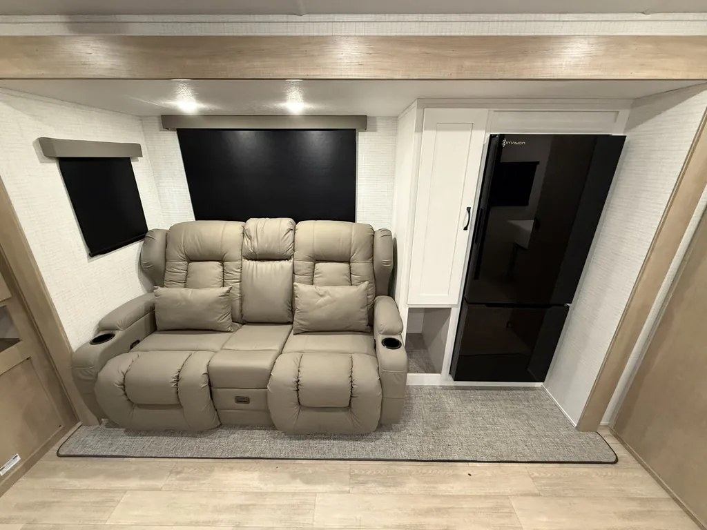 2025 Forest River Solaire 2420RBS, Photos photo 15