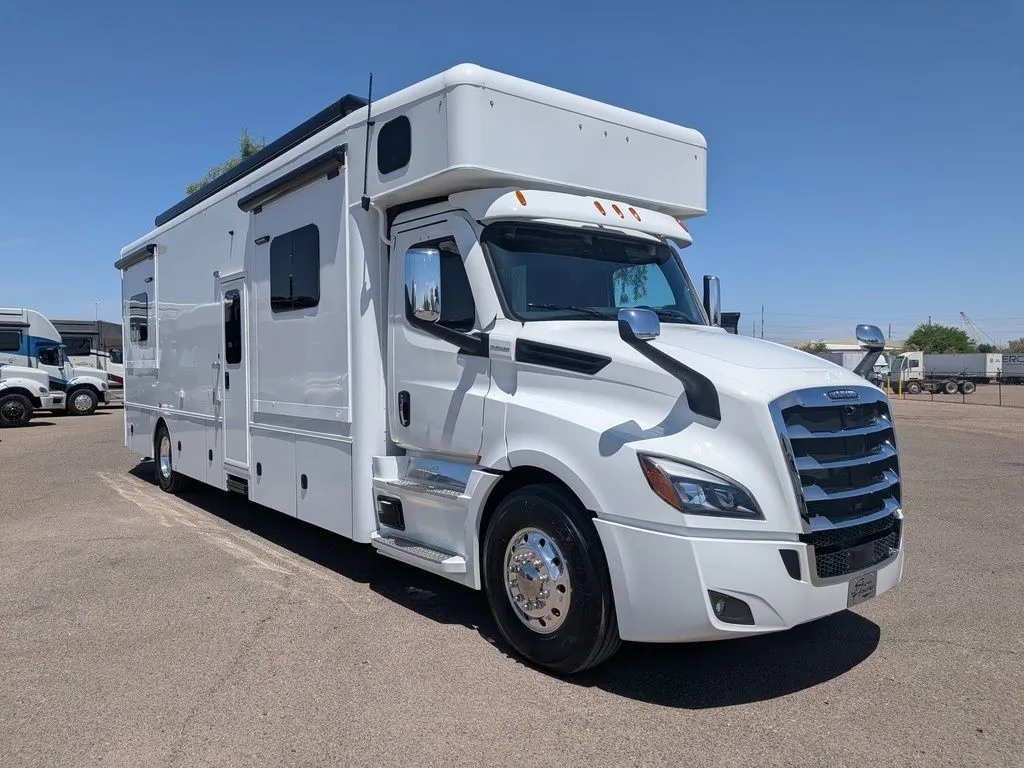 2026 Showhauler Motorhome Conversions Showhauler 28QTSSL - Main photo