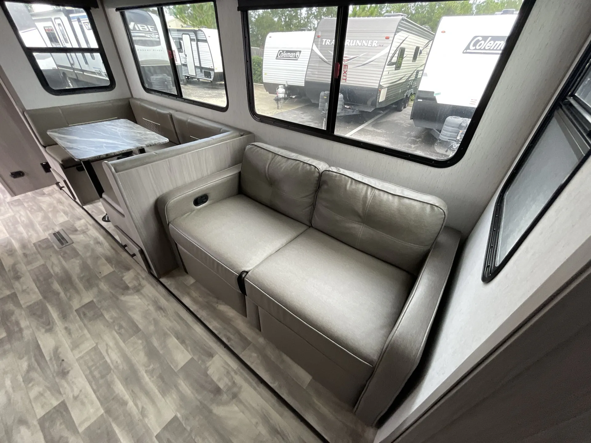 2022 Dutchmen Kodiak Ultra-Lite 289BHSL — living area main