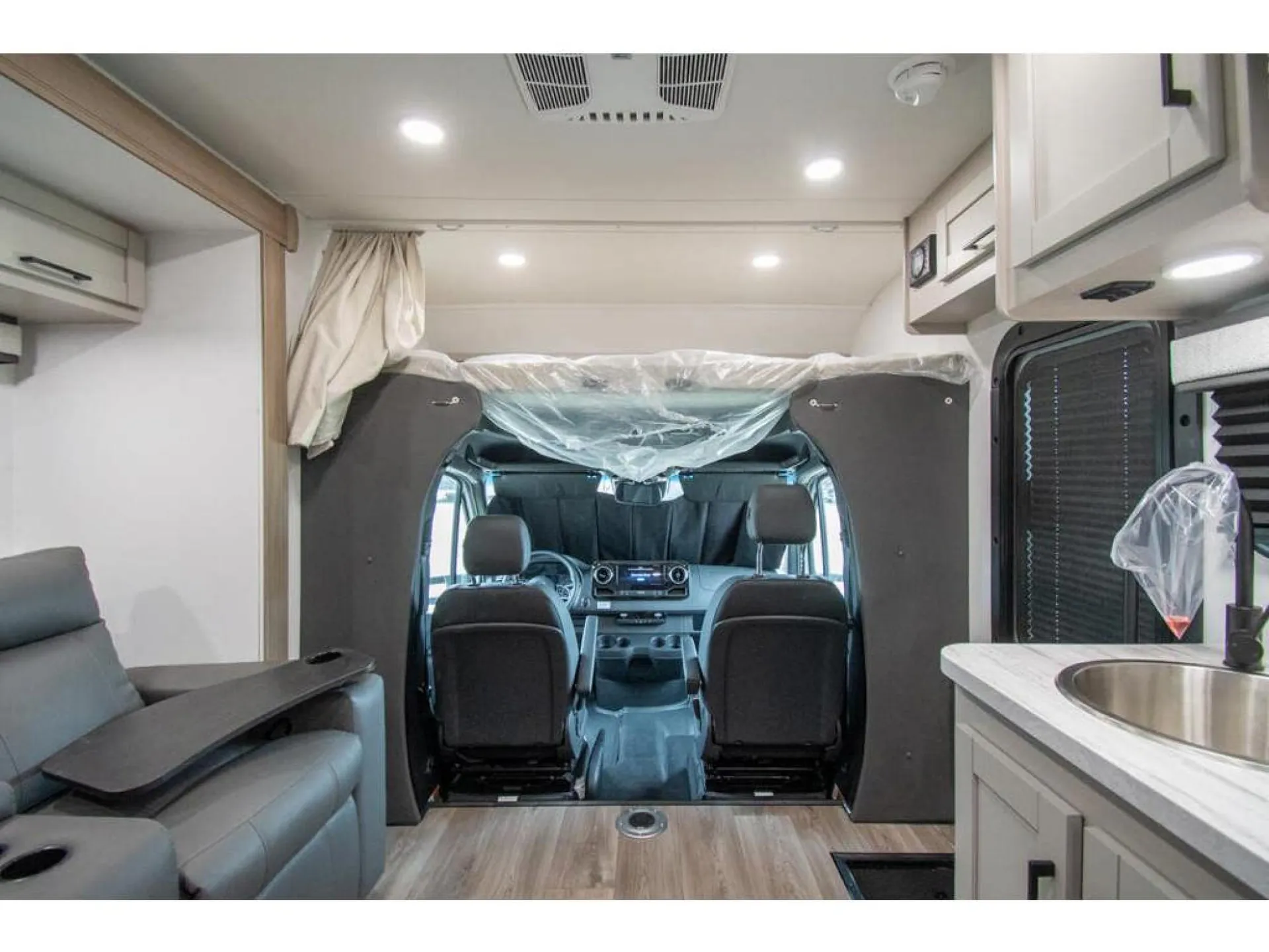 2026 Entegra Coach Qwest SE 24R - Photo 4