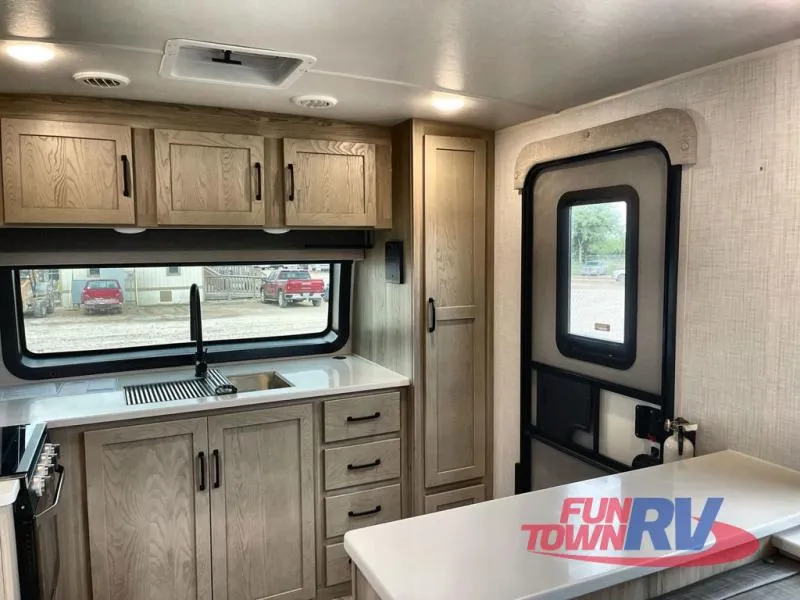 2025 Forest River Rockwood Ultra Lite 2619FK - Photo 4