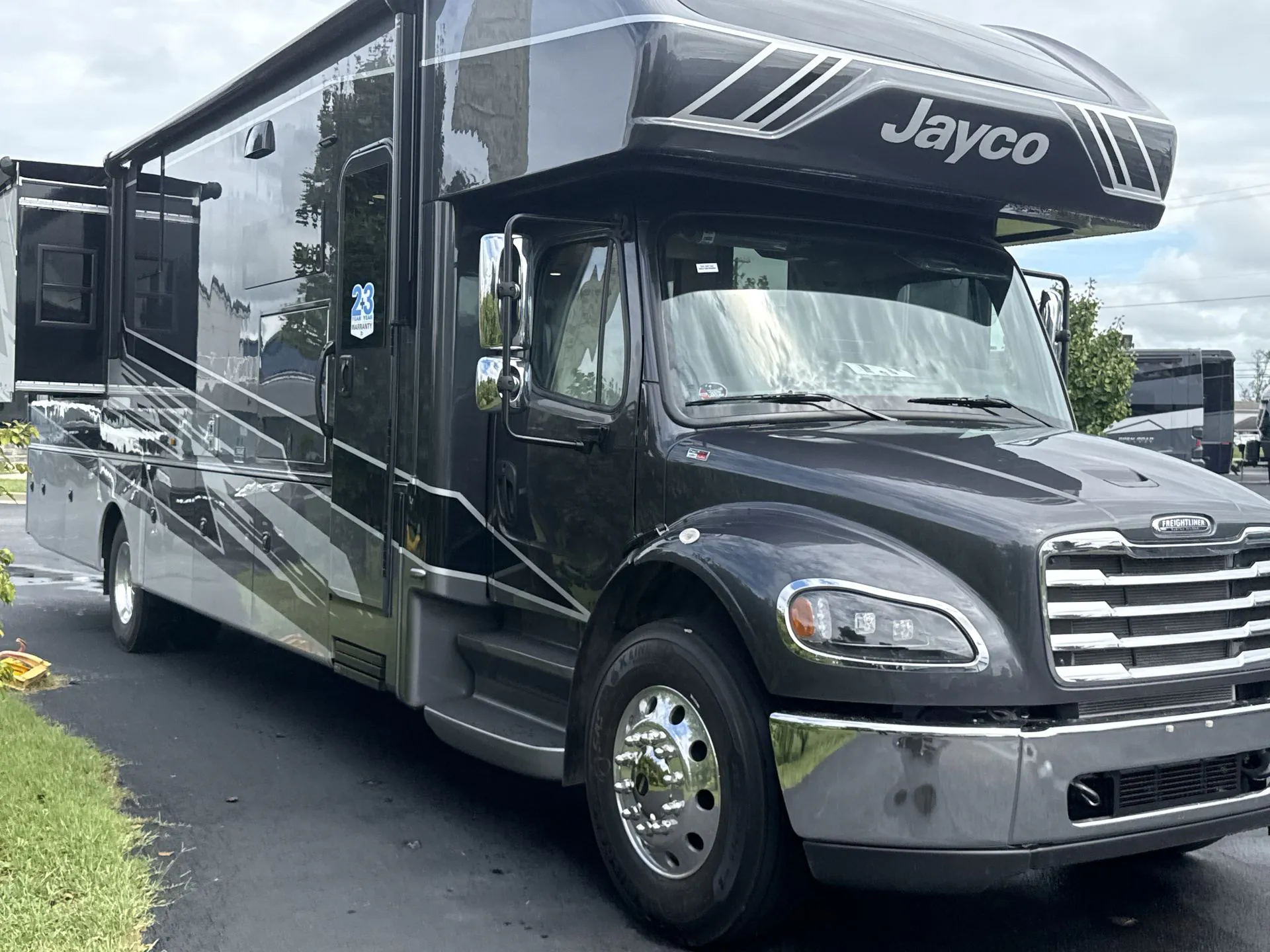 2027 Jayco Seneca Prestige 37M - Photo 2