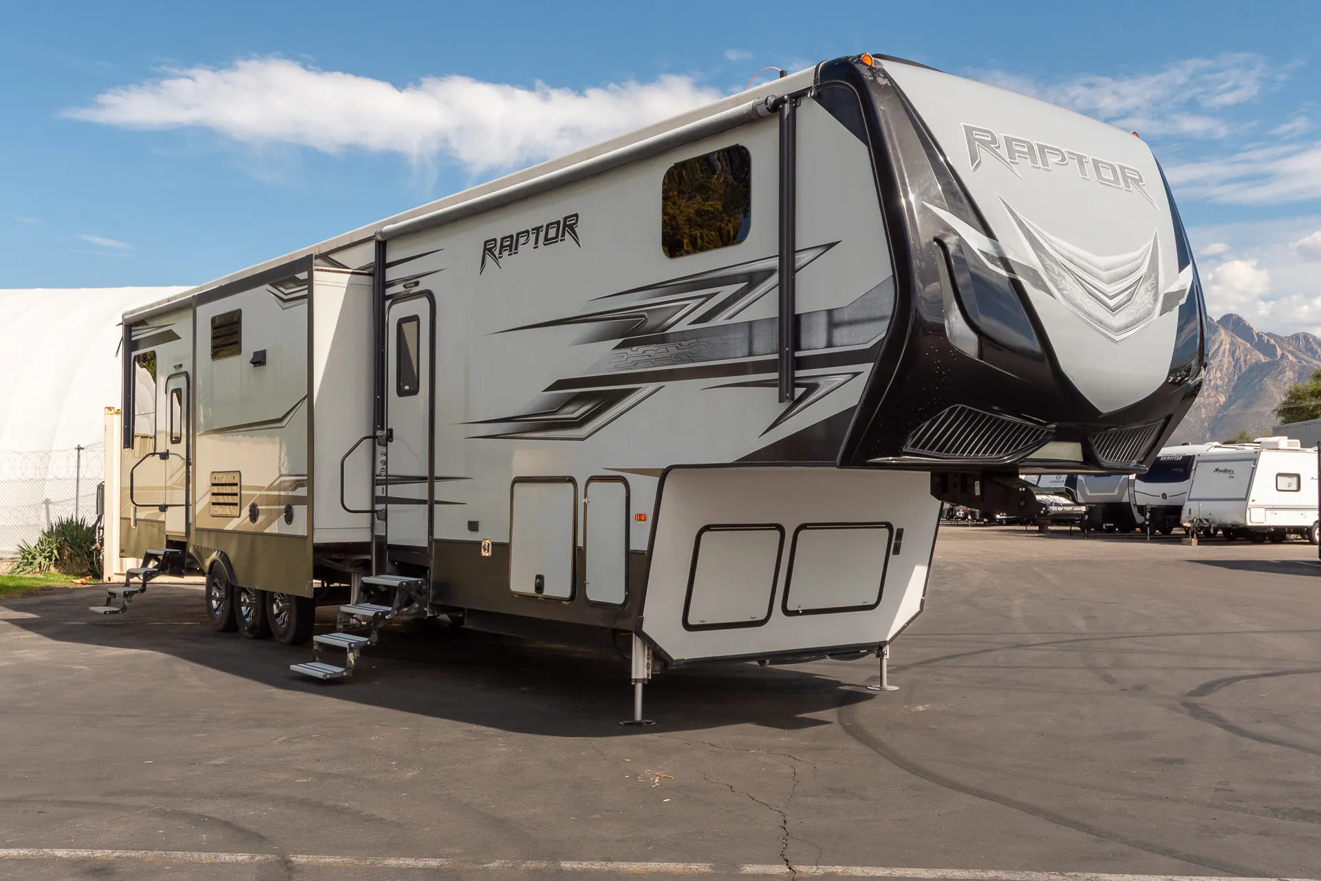 2017 Keystone Raptor 424 - Photo 4