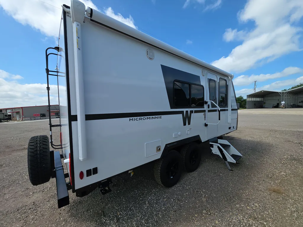 2027 Winnebago Micro Minnie 2108DS, Photos photo 4