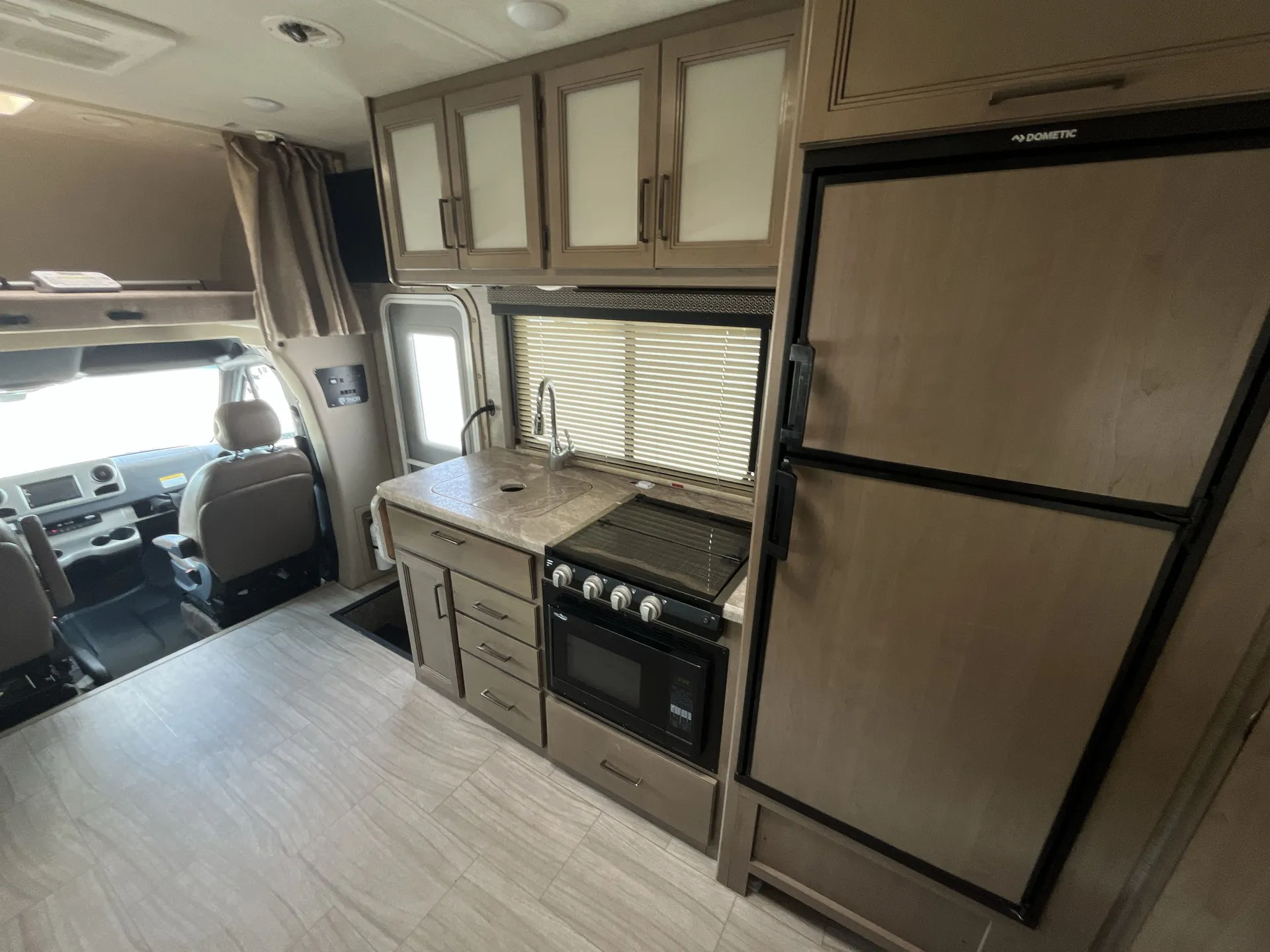 2021 Thor Motor Coach Daybreak 24GO — living area main