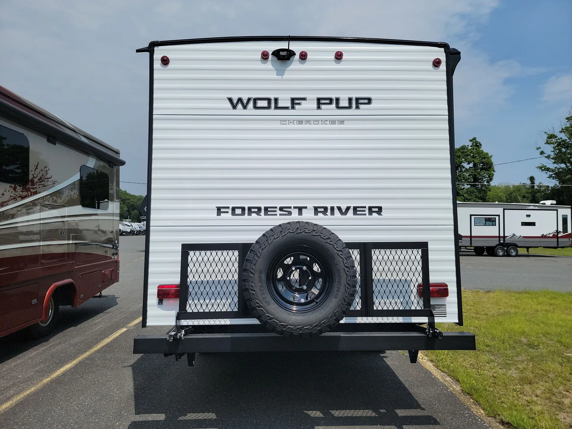 2027 Forest River Cherokee Wolf Pup 16FQW — backside