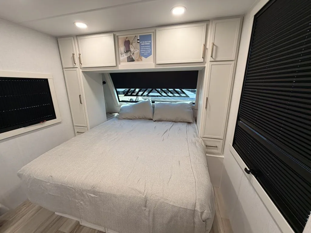 2026 Brinkley Model I 235, Photos photo 6