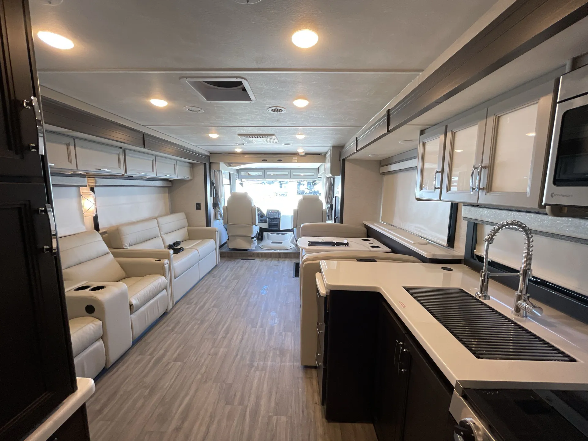 2026 Thor Motor Coach Indigo HH36 — living area main